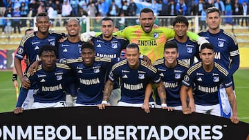 Players of Millonarios pose for a team photo during the Copa Libertadores group stage first leg football match between Bolivia's Bolivar and Colombia's Millonarios at the Hernando Siles Stadium in La Paz on April 11, 2024. (Photo by AIZAR RALDES / AFP)