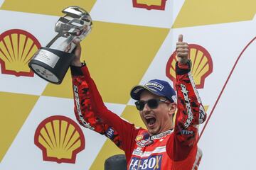 El triunfo de Dovizioso retrasa el alirón de Márquez