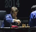 Magnus Carlsen podría revalidar su corona hoy ante Anand