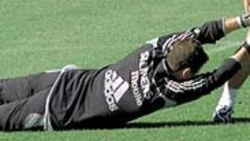 <b>EL PEOR PARADO. </b>A Owen le cuesta trabajo entrar en los planes de Camacho. En Leverkusen no jugó un solo minuto.