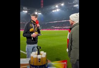 Un árbitro alemán le pide matrimonio a su novio en la cancha: la escena que emociona al mundo