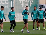 Altimira y Roca, junto a sus compañeros.