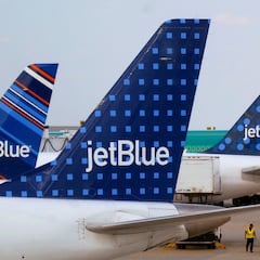 Flight attendant goes viral for interpretive dance-style safety demonstration