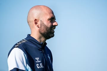 El técnico Claudio Giráldez, durante un entrenamiento del Celta.