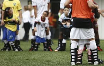 Neymar en el evento "World Boots" para niños con discapacidad