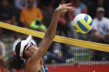 La belleza del v&oacute;leibol tambi&eacute;n estuvo presente en los Juegos Santiago 2014.