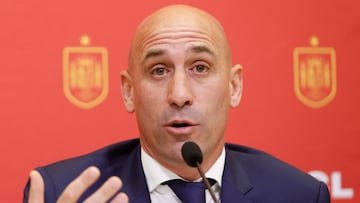 LAS ROZAS (MADRID), 21/03/2023.- El presidente de la Real Federación Española de Fútbol, Luis Rubiales, ofrece una rueda de prensa con motivo del acto de patrocinio de la selección por parte de TCL, este martes en la Ciudad del Fútbol de Las Rozas, donde el conjunto prepara los próximos partidos clasificatorios para la Eurocopa 2024 ante Noruega y Escocia. EFE/ Mariscal