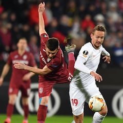 La generosidad de De Jong rescata al Sevilla