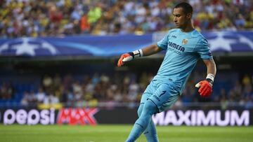 Sergio Asenjo durante el partido contra el Mónaco.