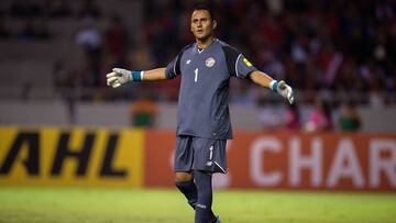 El portero costarricense que ha roto fronteras no tuvo una vida fácil, sus padres lo dejaron a cargo de su abuela cuando era niño y tuvo que refugiarse en el fútbol.