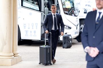 Llegada del Real Madrid al hotel The Grove. En la imagen Lucas Vázquez.