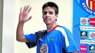 Manu apoyó ayer a Adrián.