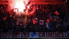 Los ultras del PSG accedieron con bengalas al Stade de l&rsquo;Aube para presenciar el Troyes-PSG (0-3), del pasado s&aacute;bado en la Ligue 1.