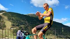 Gesink, durante una sesi&oacute;n de rodillo en su domicilio de Andorra.