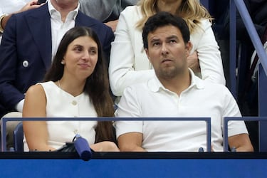 Sergio Perez y Carola Martínez asisten a la final individual masculina de tenis entre el italiano Jannik Sinner y el español Carlos Alcaraz.