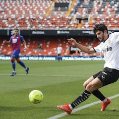 El Sevilla quiere a Guedes, pero de momento sólo 'low cost'