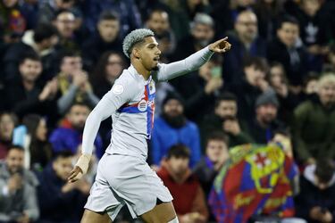 Why have LaLiga prevented Barcelona from registering Gavi and Ronald Araújo as first-team players?