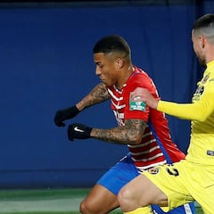 Kenedy y Rui Silva contrarrestan a un arbitraje muy polémico