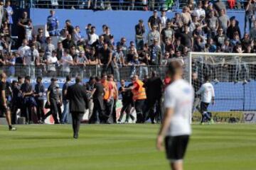 Las imágenes del ataque de los ultras del Bastia a jugadores del Lyon