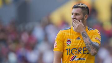 El atacante francés se perfiló desde los 11 pasos para abrir el marcador en el primer tiempo, pero el arquero colombiano se lució en el lance.