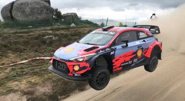 Con Neuville en el tramo de Fafe: volando voy, volando vengo