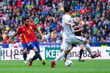 Cesc Fábregas anota el segundo gol de España (2-0).