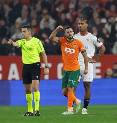 Las galopadas son marca de la casa, pero la definición perfecta para sorprender a Nyland, al palo corto, fue de un auténtico goleador. 