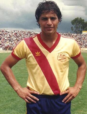 Marco Antonio Figueroa con la camiseta del Morelia.