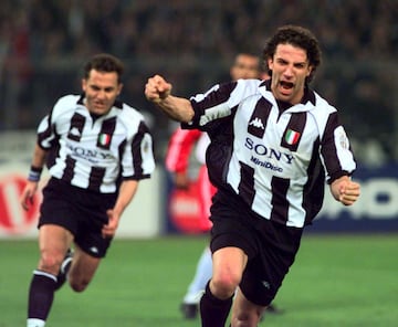 Pinturicchio fichó con 18 años por la Juventus. Heredó el 10 cuando Roberto Baggio se fue al Milan en el verando de 1995. Llevó el dorsal 10 durante 17 temporadas.