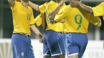 <b>ESTRELLA.</b> Ronaldinho es la estrella de la selección olímpica brasileña y contra la débil Singapur ha dejado muestras de su calidad.