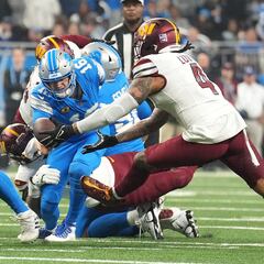 Los quarterbacks mejor pagados de la postemporada 2024 de la NFL, se llenan de fracasos