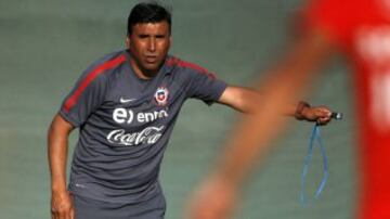 Héctor Robles took part in a 1993 friendly between his club, Paslestino, and Honduras. The Chilean defender attacked the referee and received a one-year ban from FIFA.