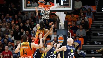 Webb III anota la última canasta del encuentro