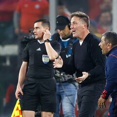 Berizzo tiene una misión para Brereton y hace un anuncio sobre Aránguiz