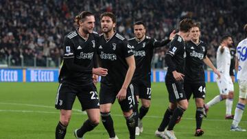 TURIN, ITALY - MARCH 12: Adrien Rabiot of Juventus celebrates with team mates after scoring his second goal to give the side a 3-2 lead during the Serie A match between Juventus and UC Sampdoria at Allianz Stadium on March 12, 2023 in Turin, Italy. (Photo by Jonathan Moscrop/Getty Images)