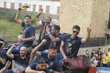El pueblo de Vila-real se echó a la calle para celebrar con su equipo el título de la Europa League.