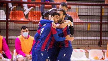 El Levante celebra el triunfo sobre el Córdoba.