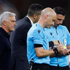 El árbitro de la última UEFA del Sevilla pensó en retirarse por Mourinho