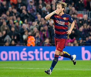 2,50 millones de euros pagó el Sevilla al FC Schalke 04. Tras ello lo vendió al Barcelona por 18 millones de euros. Volvió al Sevilla en 2020.