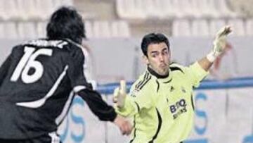 <b>EL GOL. </b>Momento en el que Codina, que había salido mal, recibe el único tanto de la tarde en el Carlos Belmonte.