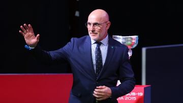 Luis de la Fuente, durante el acto de su renovación con la Selección española de fútbol hasta 2028 llevado a cabo en el salón Luis Aragonés de Las Rozas.