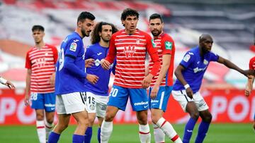 Vallejo (con el 20 en el pantalón) flanqueado por Iglesias y Puertas.