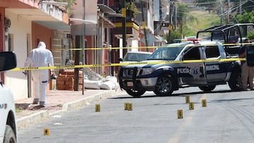 AMLO cuestiona permanencia del fiscal de Guanajuato