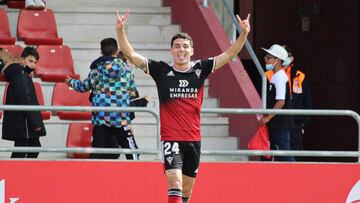 Sergio Camello celebra uno de sus goles a la Ponferradina.