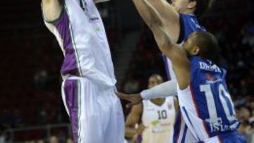 Fran V&aacute;zquez en el partido ante el Anadolu Efes.