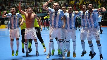 Los jugadores argentinos celebran el pase a la final.