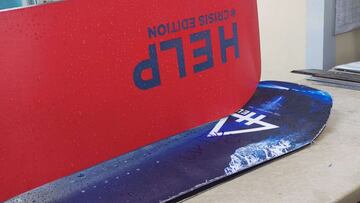 Proceso de elaboración de HELP Snowboards *CRISIS Edition, en Barcelona.