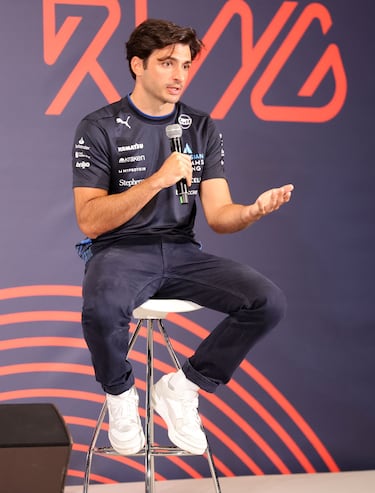 Carlos Sainz durante la presentación. 