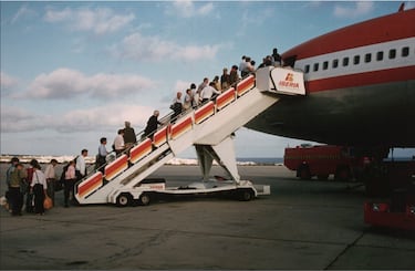 El 28 de junio de 1927 se funda en España la compañía aérea Iberia, conocida en ese momento como Iberia, Compañía Aérea de Transporte, por el empresario vizcaíno Horacio Echevarrieta y la aerolínea alemana Deutsche Luft Hansa AG durante la dictadura de Primo de Rivera como monopolio del transporte aéreo español. Su primer vuelo fue un Barcelona-Madrid que aterrizó en el Aeropuerto de Carabanchel, actual aeropuerto de Cuatro Vientos. 