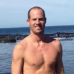 Arrestan al director de un surf camp acusado de drogar y violar a varias alumnas